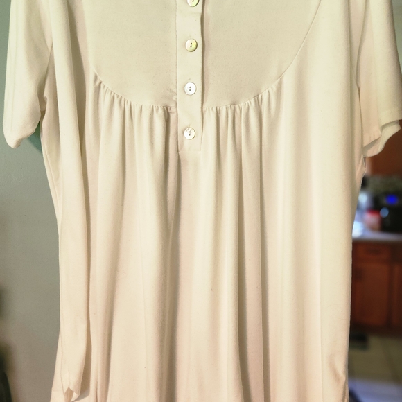 Zenana Outfitters Elegant Cream Top - Picture 1 of 3